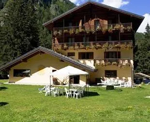 Petit Hotel Le Charmant - Image 1