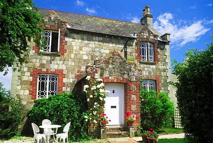 Spire Cottage - Image 1
