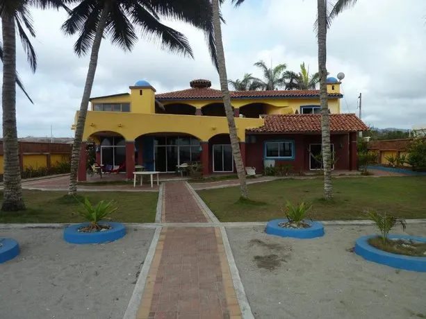 Casa Amarilla - Image 1