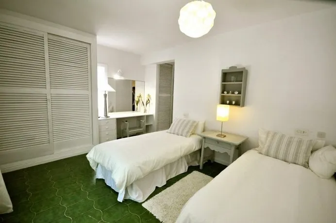 Villa Acapulco - Image 1