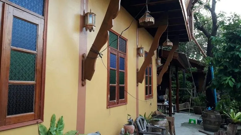 Fasai Antique Homestay Near BRT - Image 1