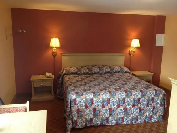 Crown Inn - Fayetteville - Image 1