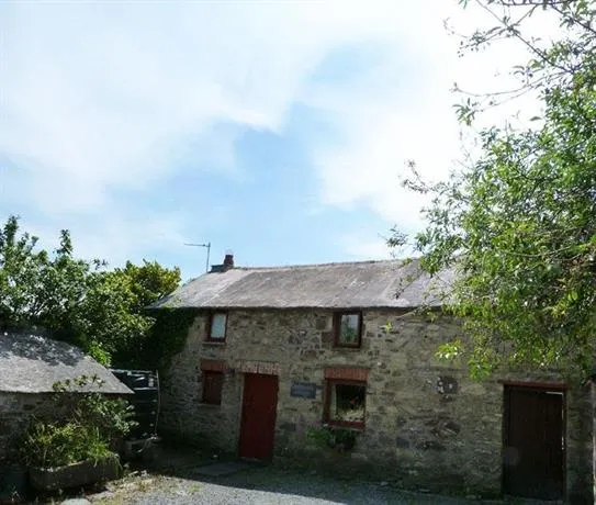 Cysgod y Ffynnon - Image 1