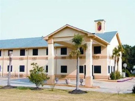 Scottish Inn and Suites League City - Image 1
