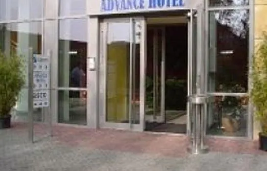 Advance Hotel - Image 1