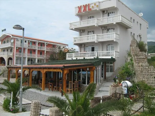XXL Apartments - Image 1