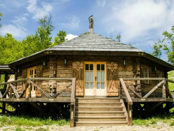 Raven's Nest - Image 1