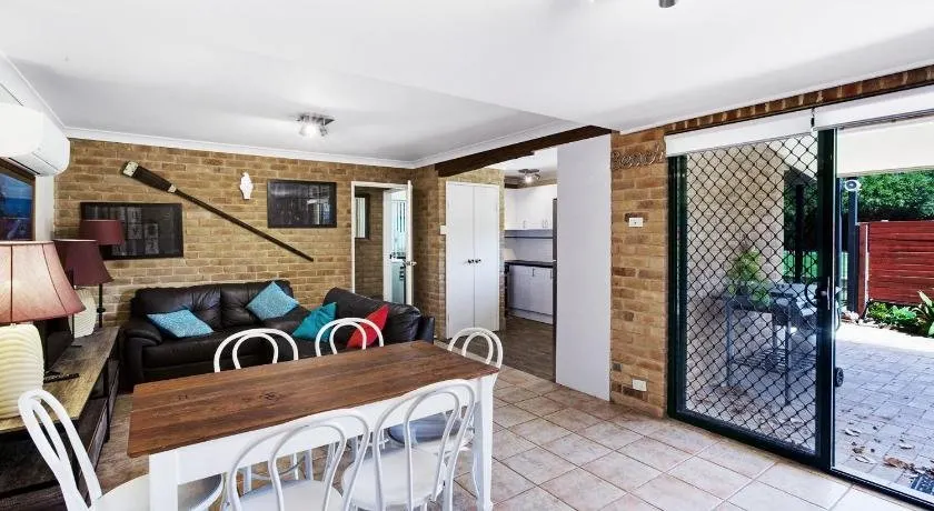 'Salt Wood' Cabin style retreat - Image 1