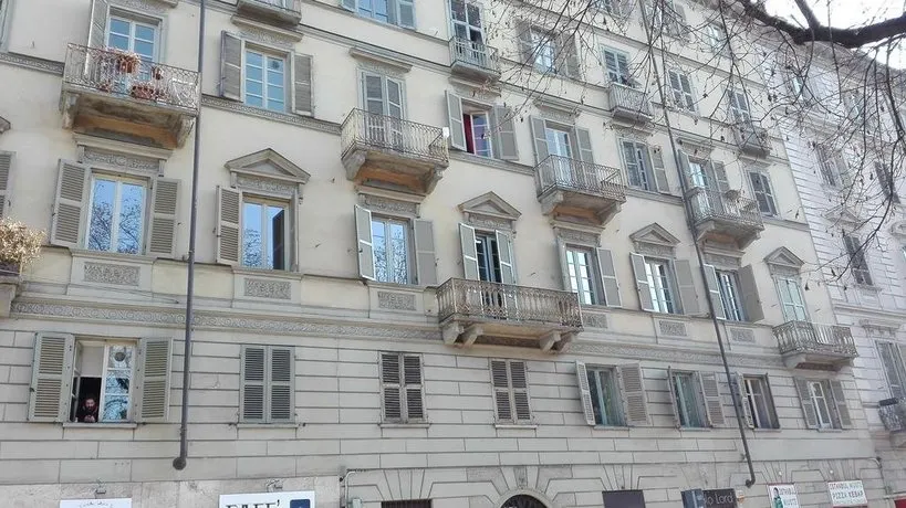 7 Rooms Turin - Image 1