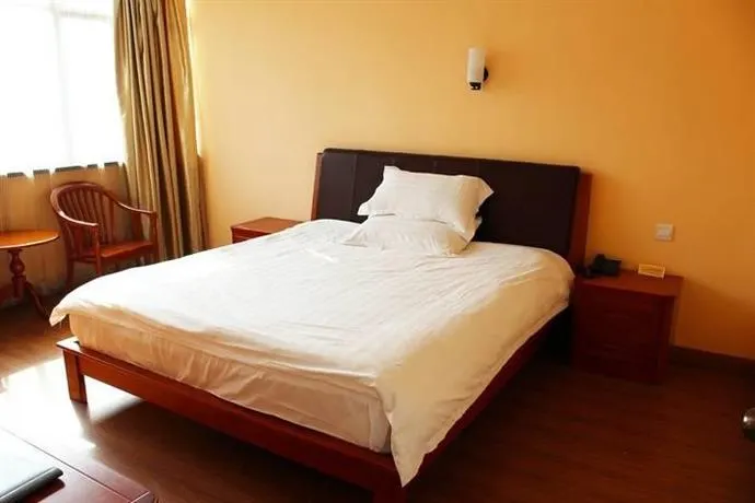 Shanghai Huagong Hotel - Image 1