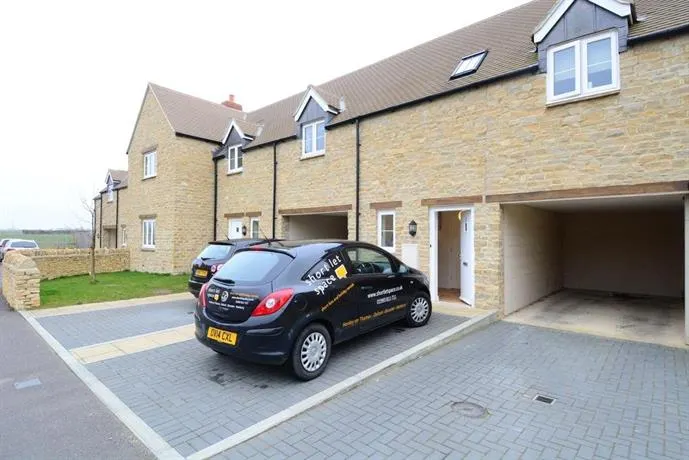 Ramillies Cottage - Image 1