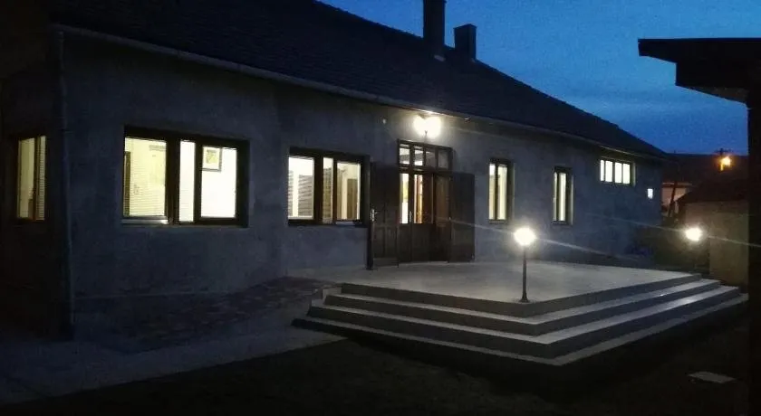 Fyred Villa Udulopark es Rendezvenyhaz - Image 1