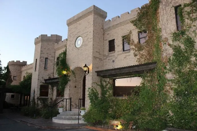 Castle Creek Inn - Image 1