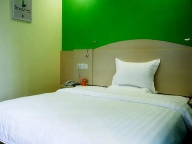 7Days Inn Ningbo Tianyi Square Zhongshan Mansion - Image 1
