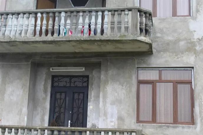 FERIA HOUSE - Image 1
