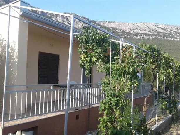 Tor Holiday House - Image 1