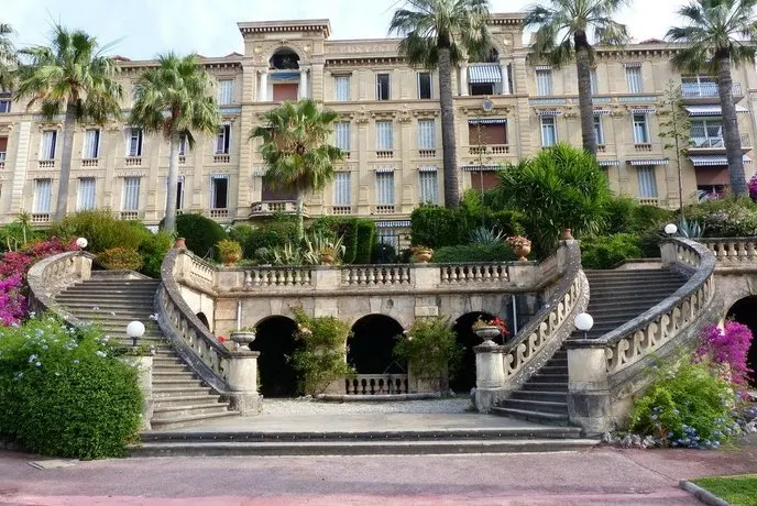 Studio In A Palace - Image 1