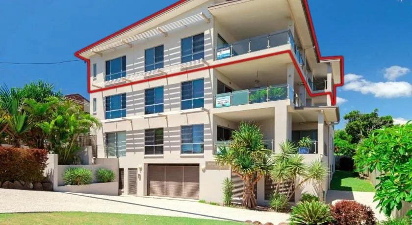 Bimbadeen Penthouse - across the road from Main Beach - Image 1