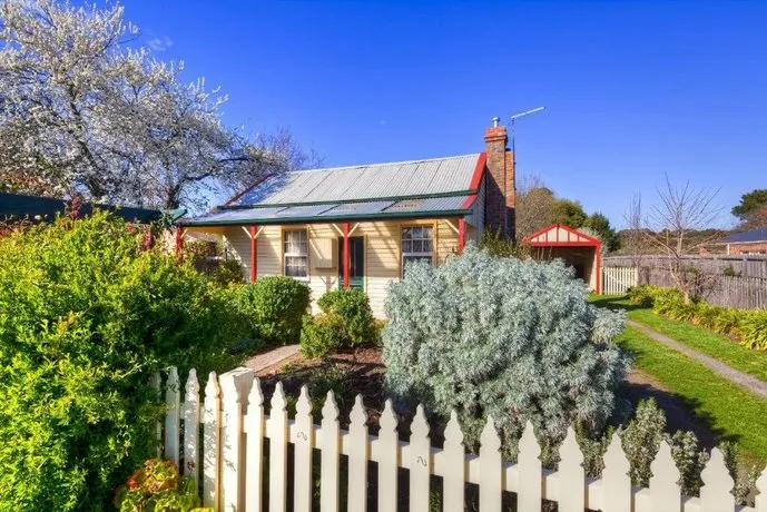 Rossmore Cottage - Image 1