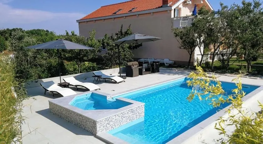 Flora Maris Pool Apartments - Image 1