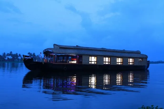 Ben's Houseboats - Image 1