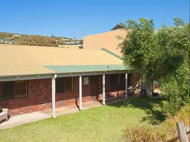 Dunsborough Holiday Homes - 3 18 Valley Road - Image 1