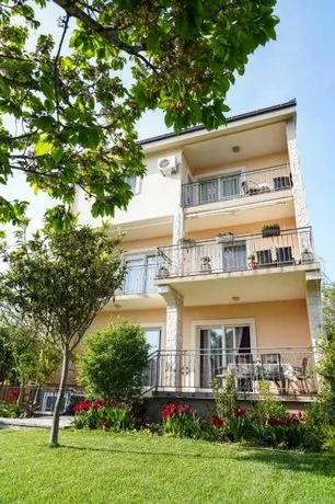 Apartments Dadic Kastel Luksic - Image 1