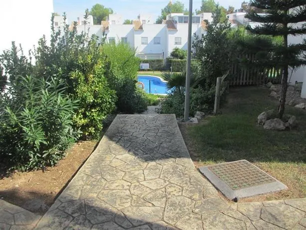 Townhouse Cumbers - Image 1