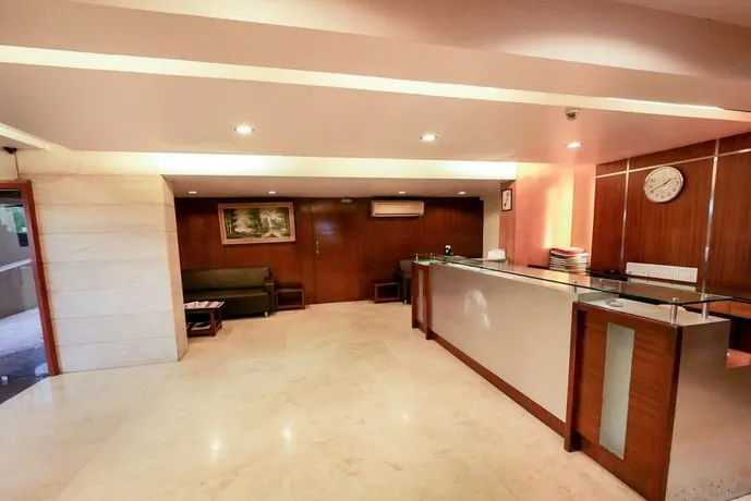 Hotel Lucky Goregaon - Image 1
