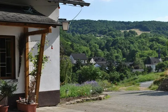 Weingut & Gastehaus Sonnenhof - Image 1