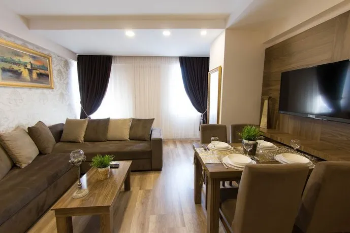 A Palace Hotel & Suites - Image 1