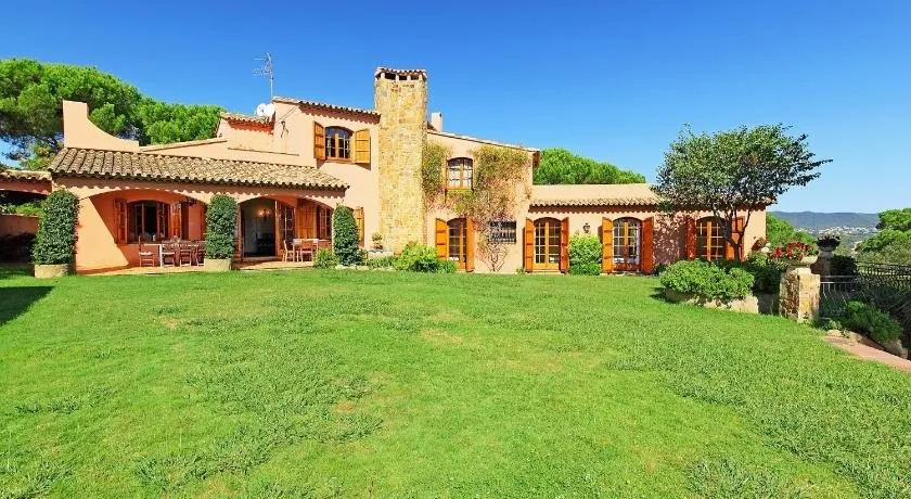Holiday Home St Joseph - Image 1