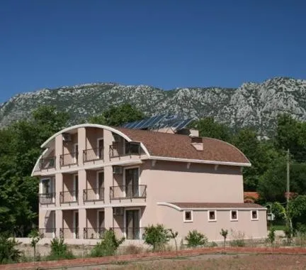 Golden River Hotel - Image 1