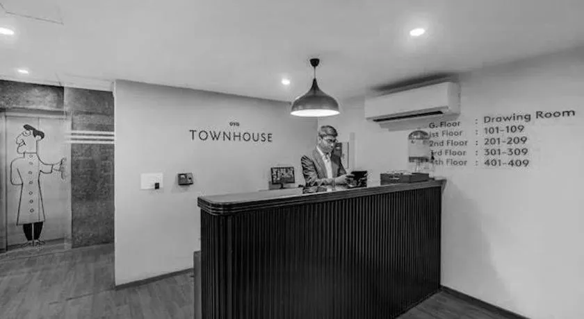 Oyo Townhouse 101 Golf Course Road - Image 1