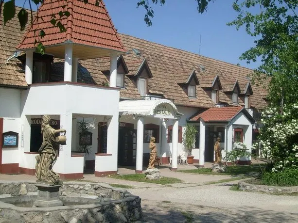 Kentaur Üdülőfalu - Image 1