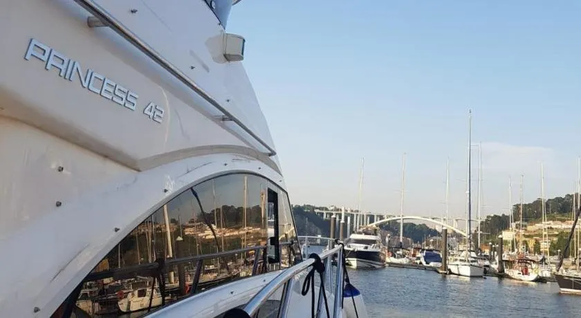 Yacht Douro - Image 1
