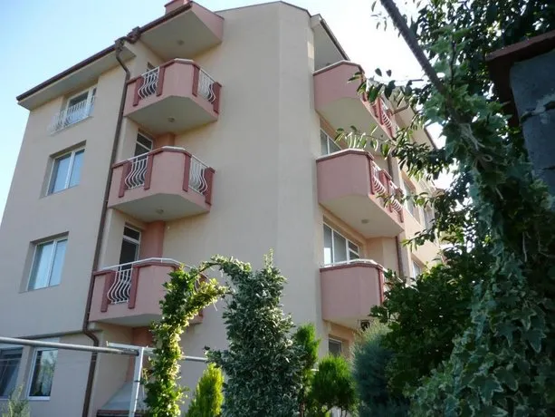 Dimitrovi Guest House - Image 1