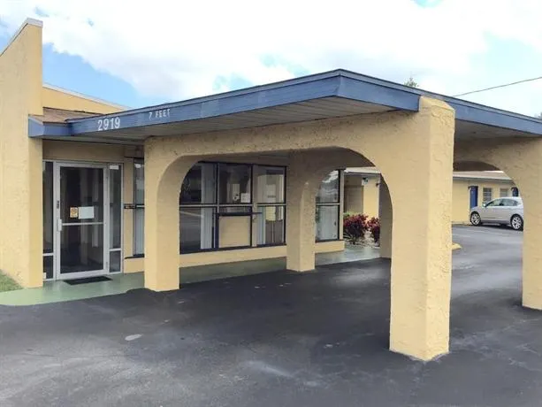 Economy Inn - Image 1