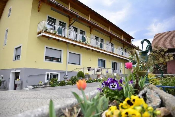 Hotel-Gasthof Stoff - Image 1