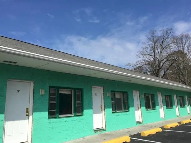 Green Acres Motel - Image 1