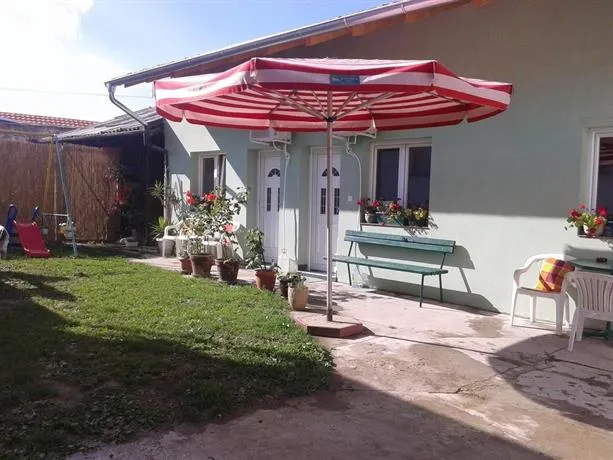 Hostel Zlatna Greda - Image 1
