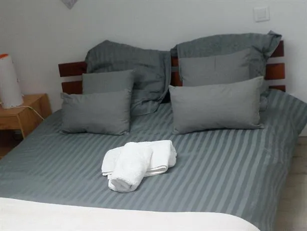 COURPIAN S BED-MAISON D HOTES - Image 1