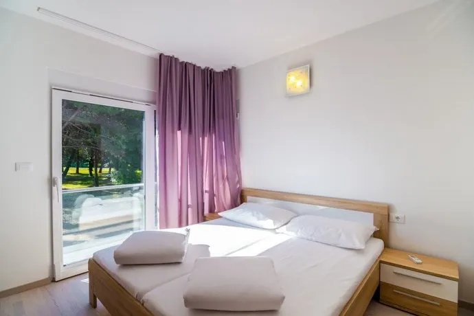 Villa Dinastija 1 - Image 1