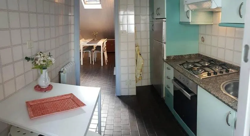 Apartamento en vivienda unifamiliar, con plaza de garaje - Image 1