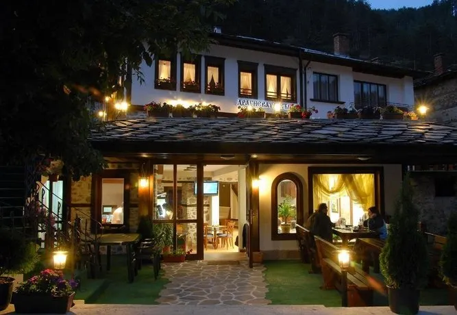 Dragneva Guest House - Image 1