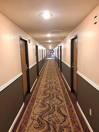 Express Inn & Suites Junction City - Image 1