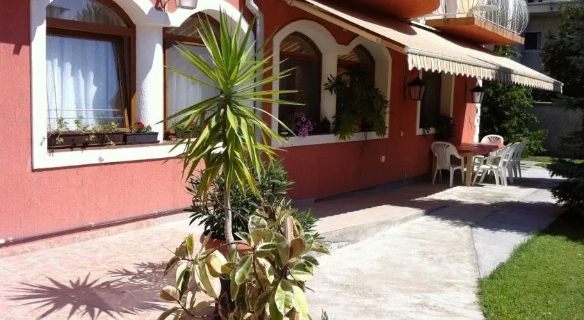 Unio Guesthouse - Image 1