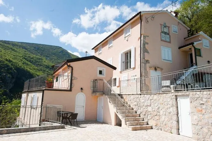 Holiday House Bariani - Image 1