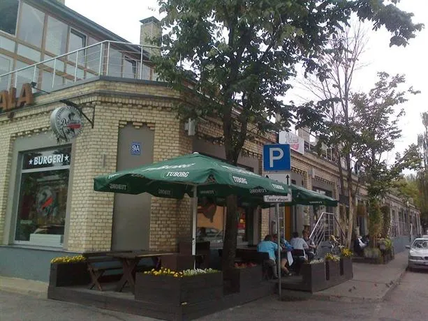 Budget Apartments - Image 1