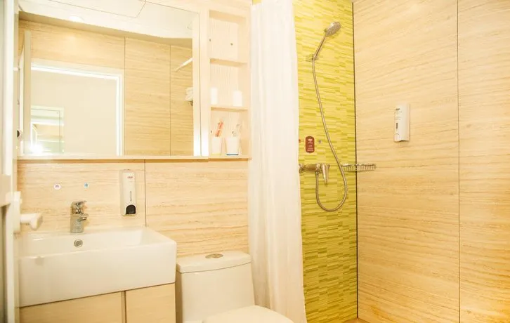 Elan Hotel (Yantai Muping Bus Station) - Image 1